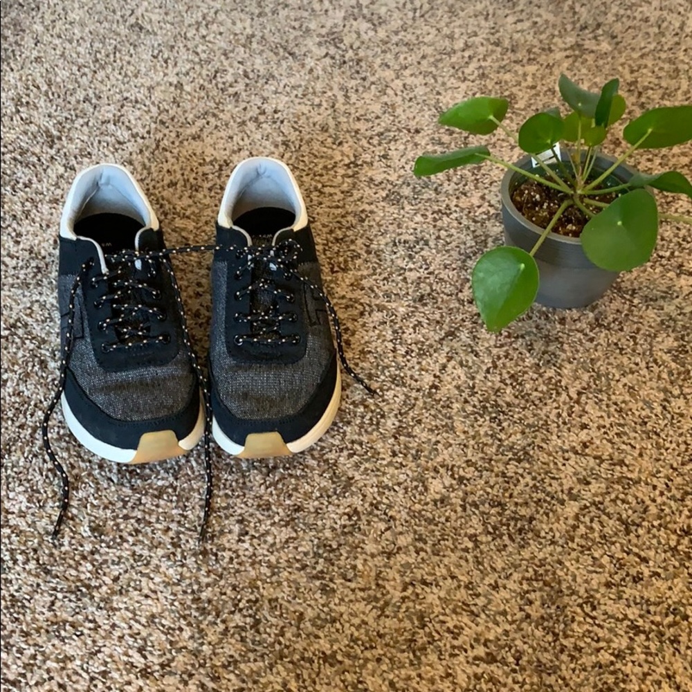 Toms tennis shoes